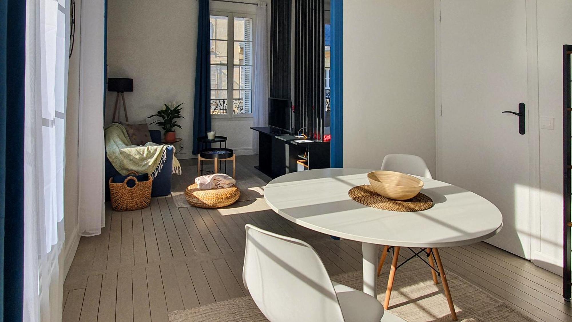 Charming Studio With View Of The Abbaye-Aux-Hommes 캉 객실 사진