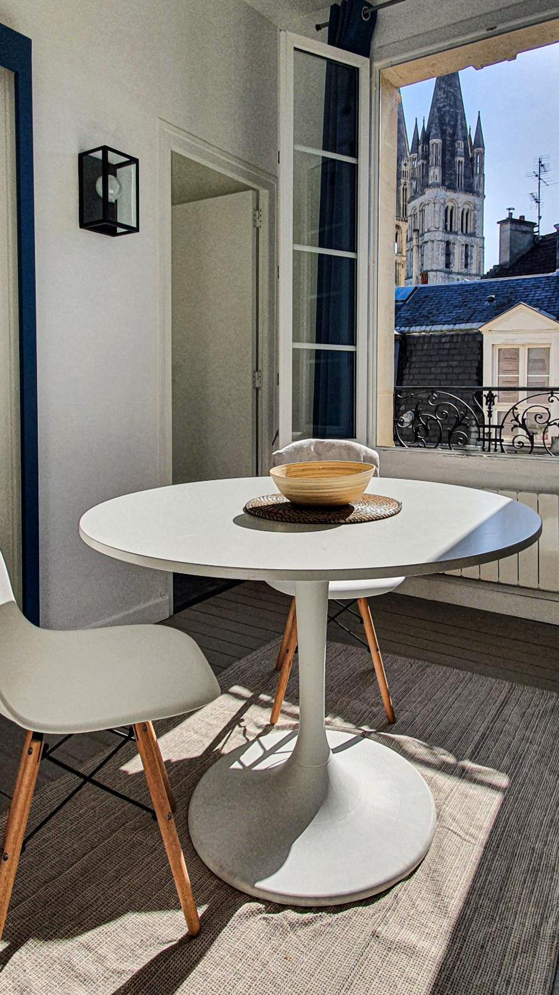 Charming Studio With View Of The Abbaye-Aux-Hommes 캉 객실 사진